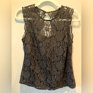 Reitman’s women’s black sleeveless lace top Small